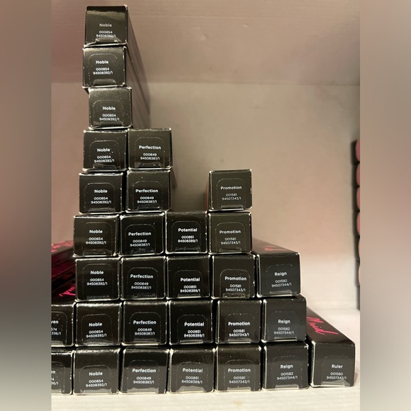 4 tubes total 
2 - PERFECTION and 2 DETERMINED
4 total  
Powerlips Fluid - Picture 15 of 15